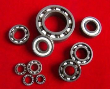 3.2 G/cm3 yoğunluk 6.1 MPa kırılma sıklığı olan Siyah / Gri SI3N4 seramik toplar