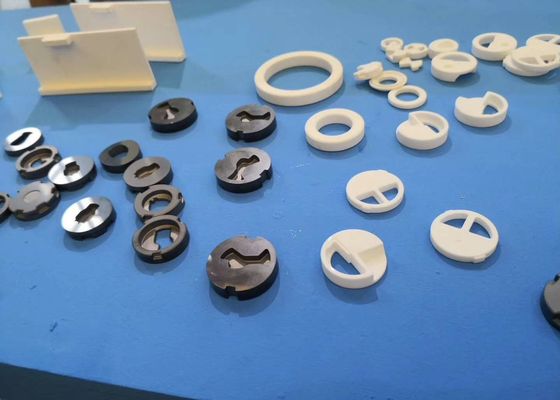 9 Mohs Sertlik, 3.8-3.9 G/Cm3 ile Yüksek Yoğunluklu Beyaz Alüminyum Oksit Seramik