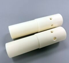 İzolasyon Direnci 1012 Ohm Santimetre Alüminyum oksit Radyo frekans yetenekleri ve elektrik izolasyonu sağlayan seramik